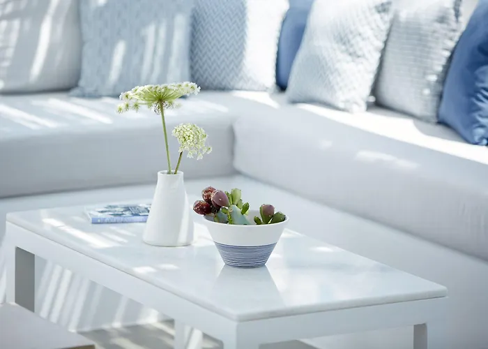 Milos Breeze Boutique ポロニア