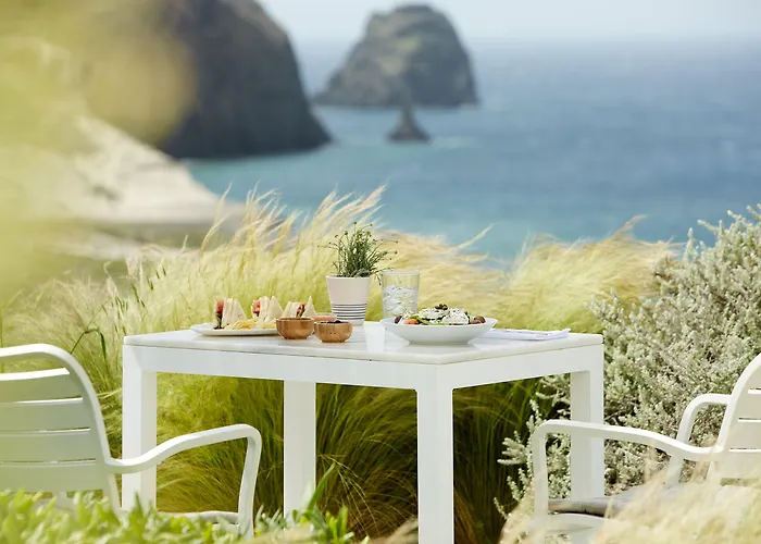 Milos Breeze Boutique ポロニア