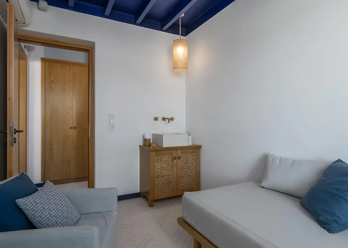 Milos Breeze Boutique ホテル 4*