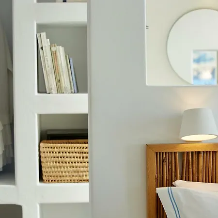 Milos Breeze Boutique Pollonia